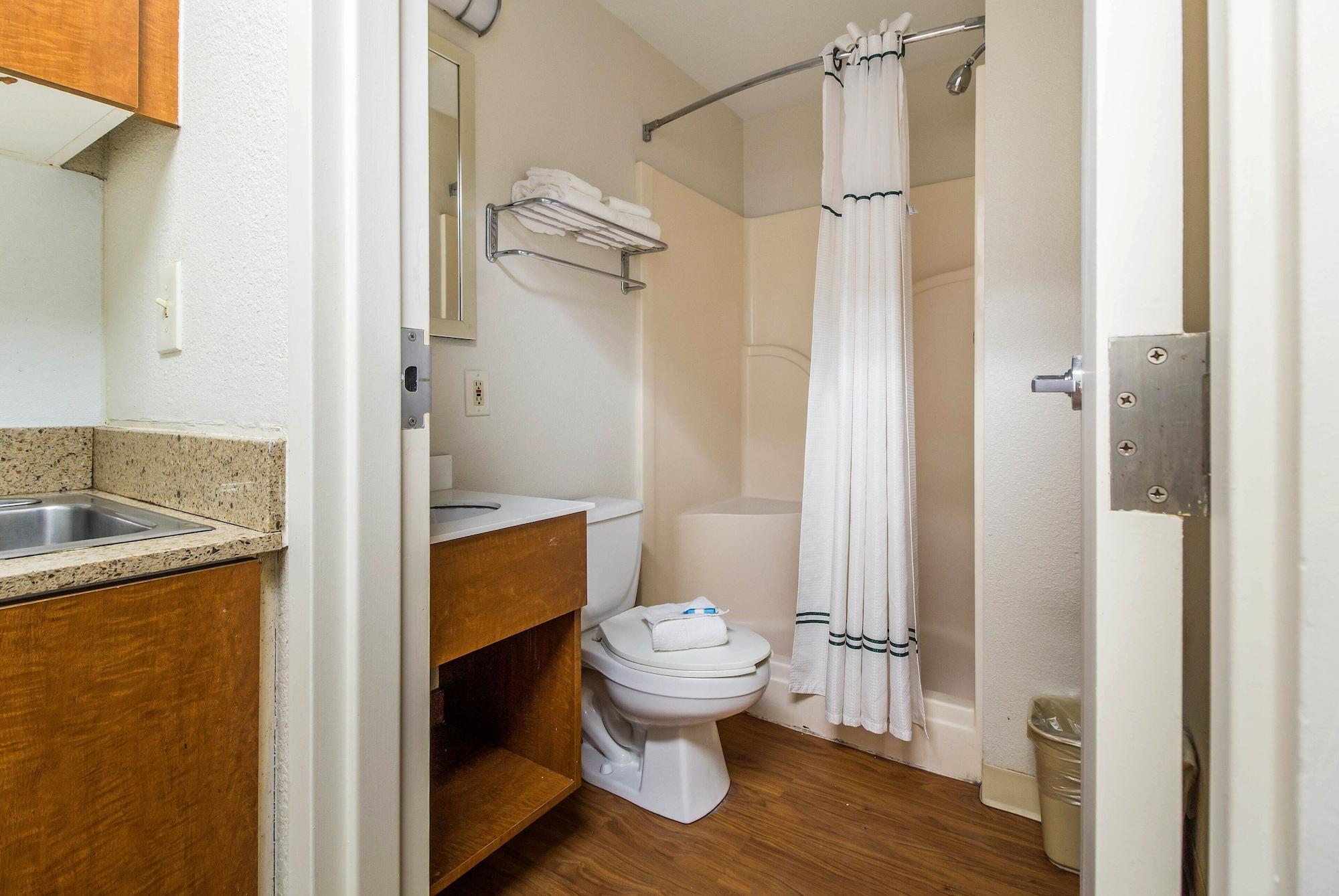 Hometowne Studios By Red Roof Houston - Northwest Extérieur photo